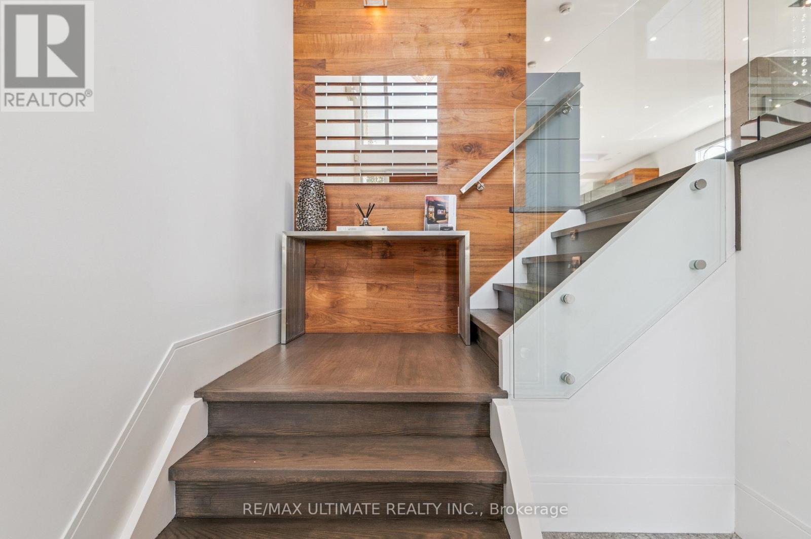 1139 GLENGROVE AVENUE W