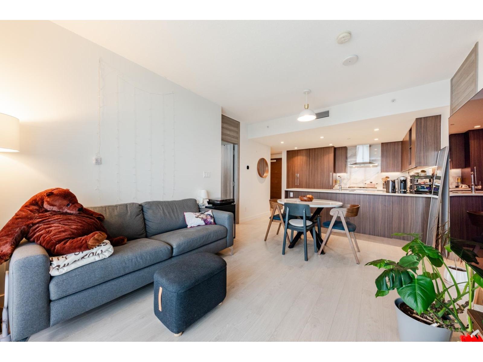 1803 9887 WHALLEY BOULEVARD