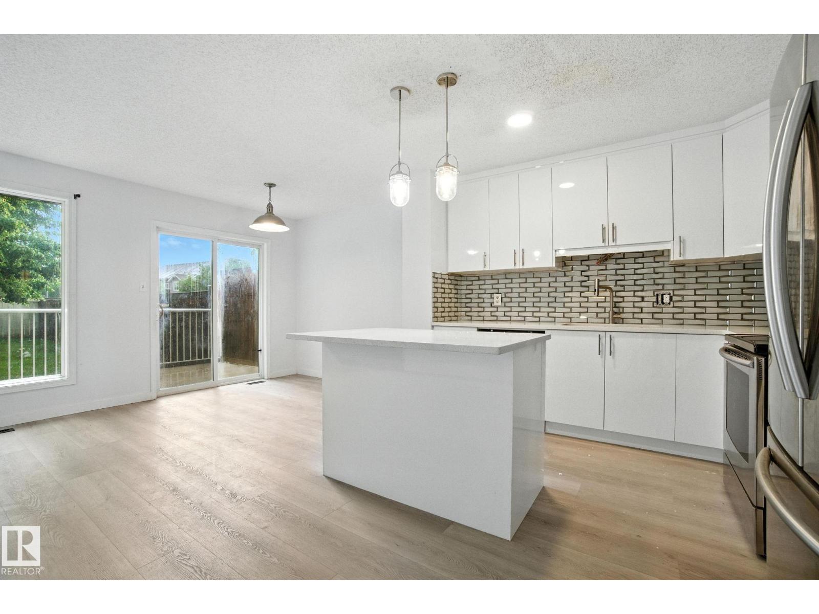 7931 7 AV SW SW