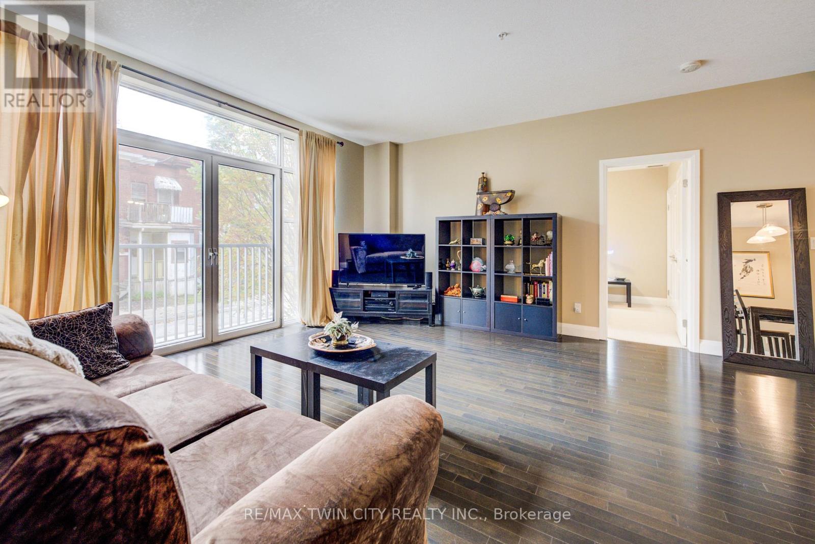 105 - 165 DUKE STREET E