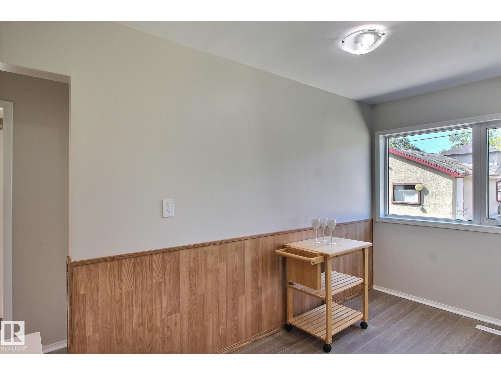 11512 67 ST NW
