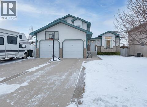 56 Stanfield Way SE Medicine Hat AB T1B4J4