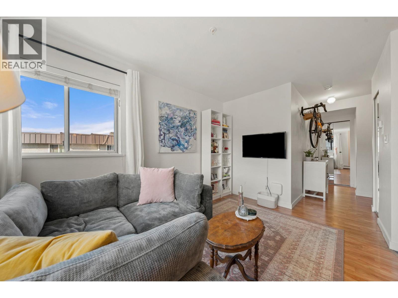 305 33 N TEMPLETON DRIVE