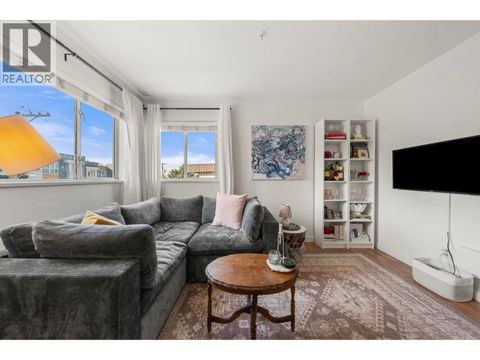 305 33 N TEMPLETON DRIVE Vancouver BC V5L3C9