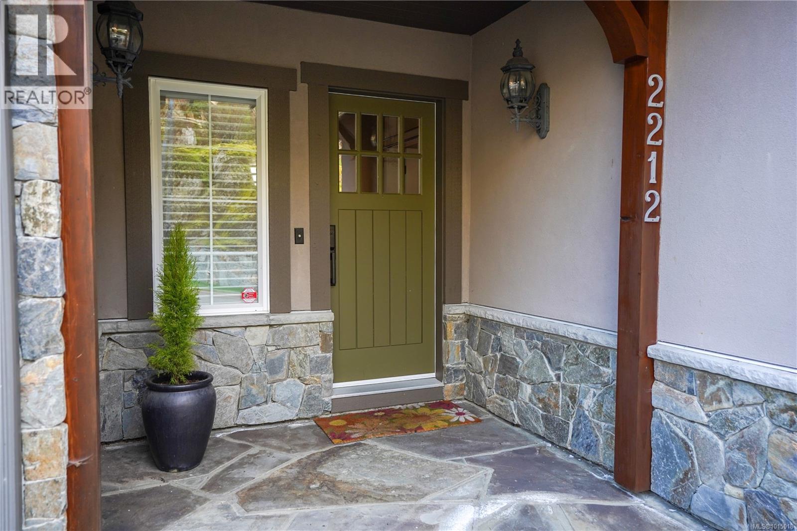 2212 Island Falls Pl