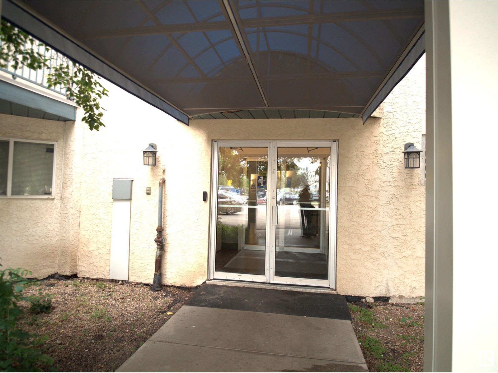#434 2520 50 ST NW