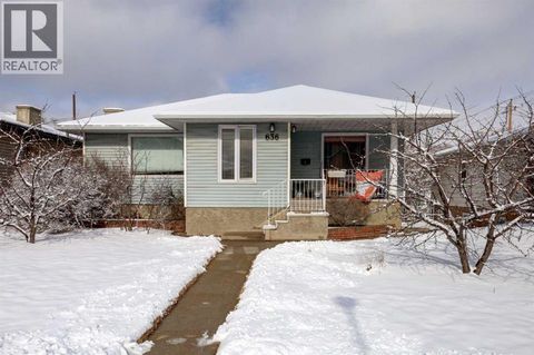 636 17 Avenue NE Calgary AB T2E1M3
