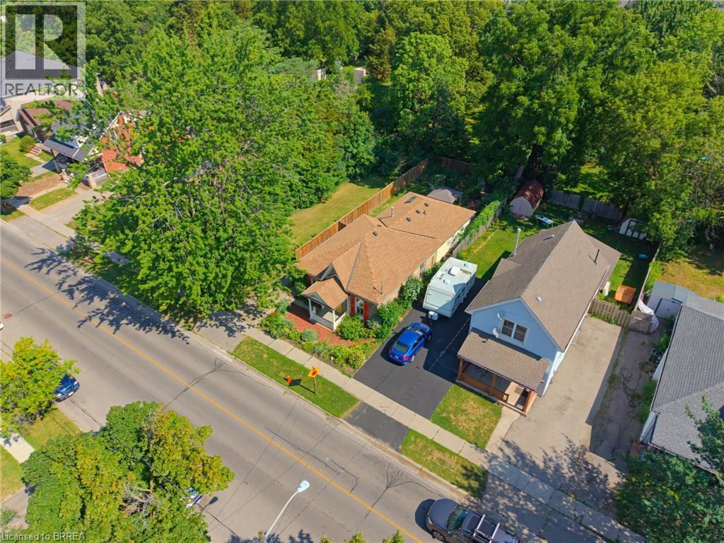 89 DUNDAS Street