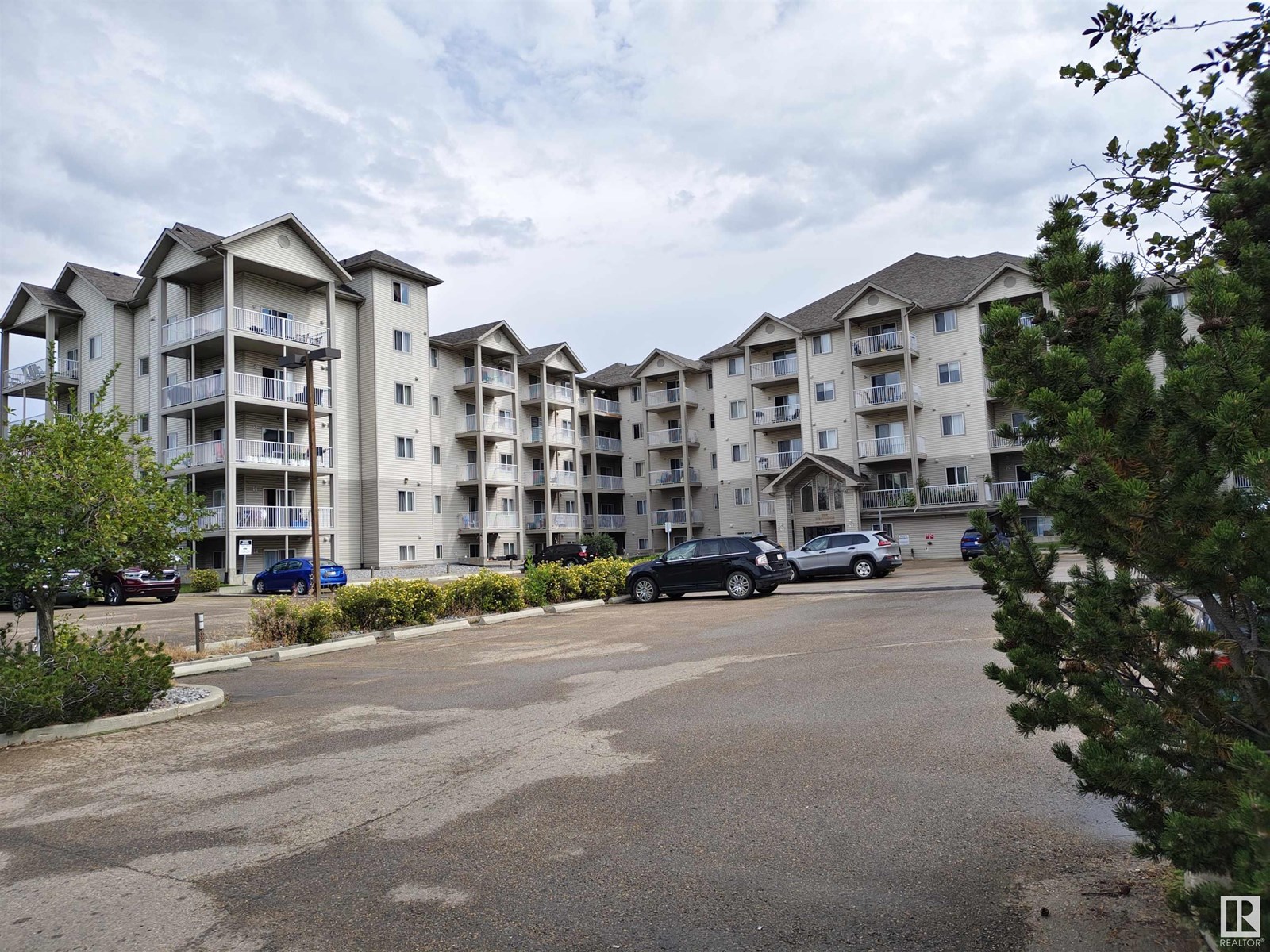 #209 7511 171 ST NW