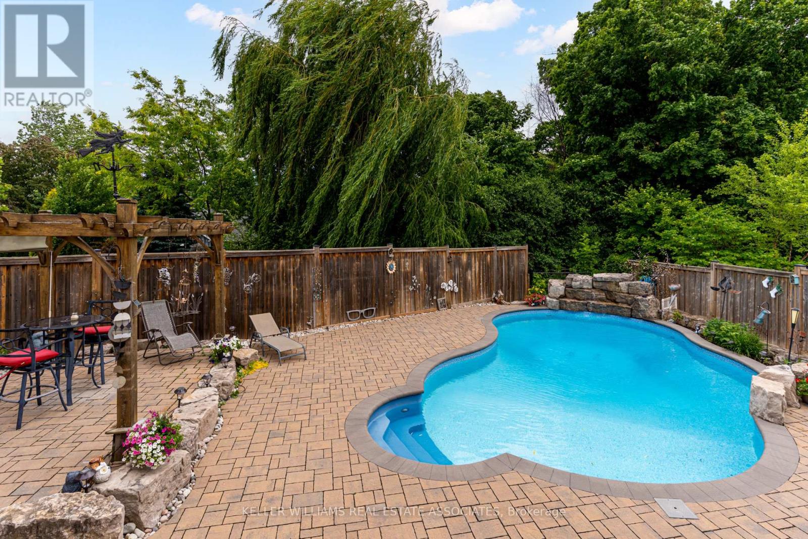 20 CANNINGTON CRESCENT