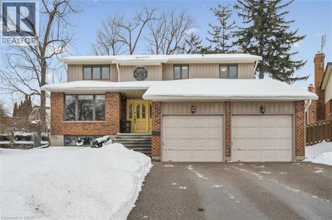 18 WOODVIEW Court Kitchener ON N2A3E6