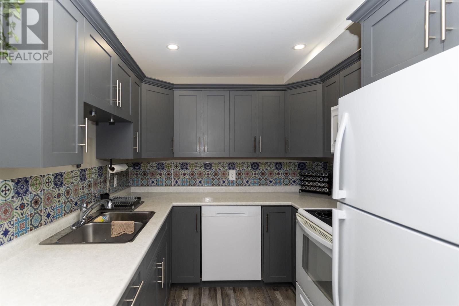 179 WINDEMERE AVE. S