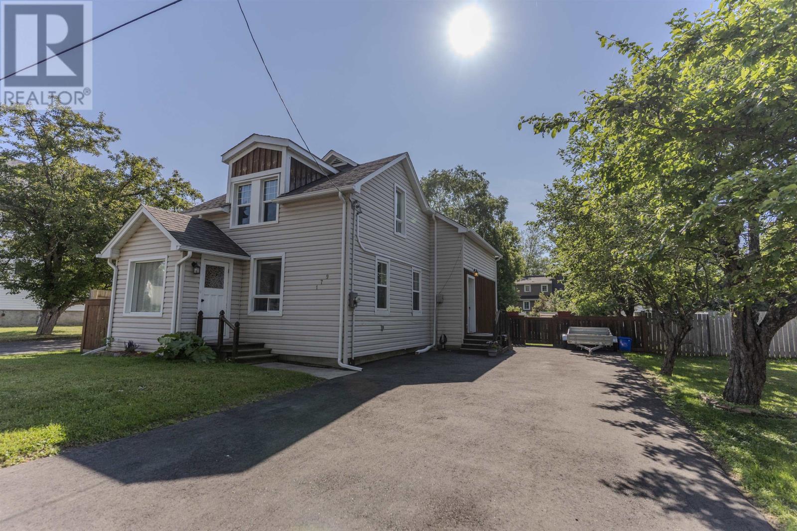 179 WINDEMERE AVE. S