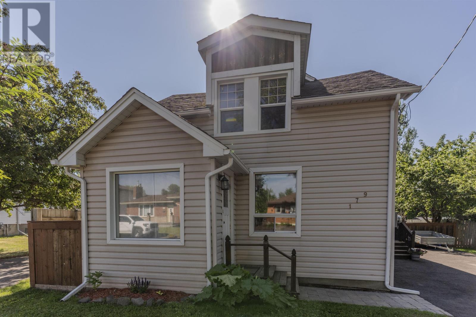 179 WINDEMERE AVE. S