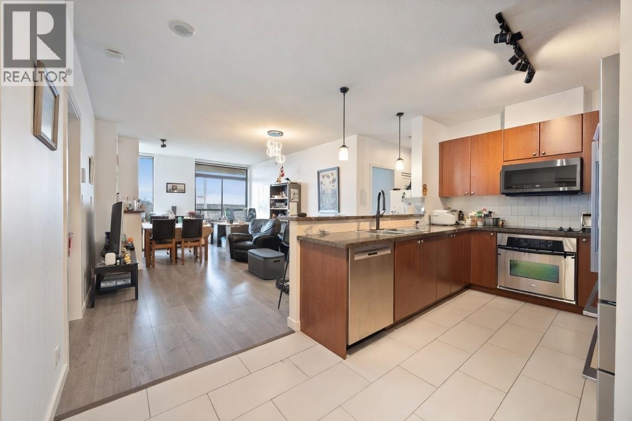 1703 15 E ROYAL AVENUE