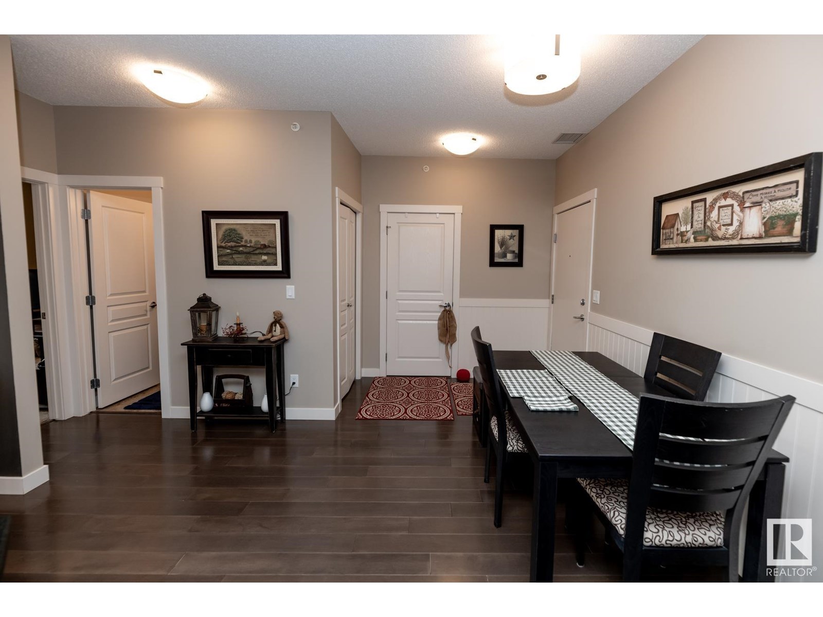 #403 2207 44 AV NW