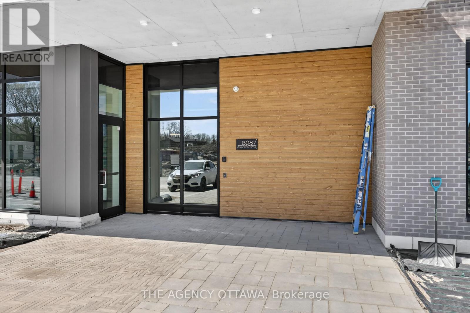 204 - 3085 RIVERSIDE DRIVE