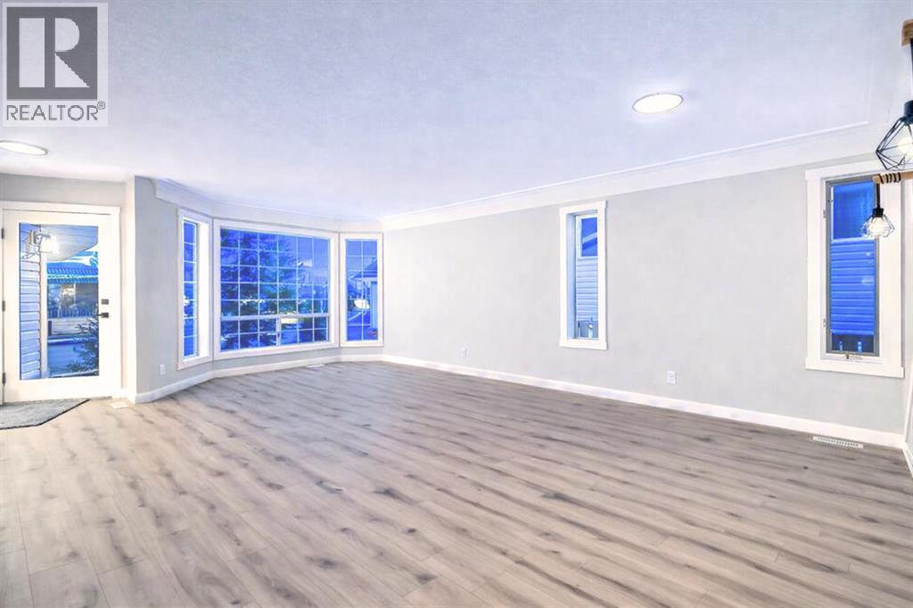 902 Applewood Drive SE