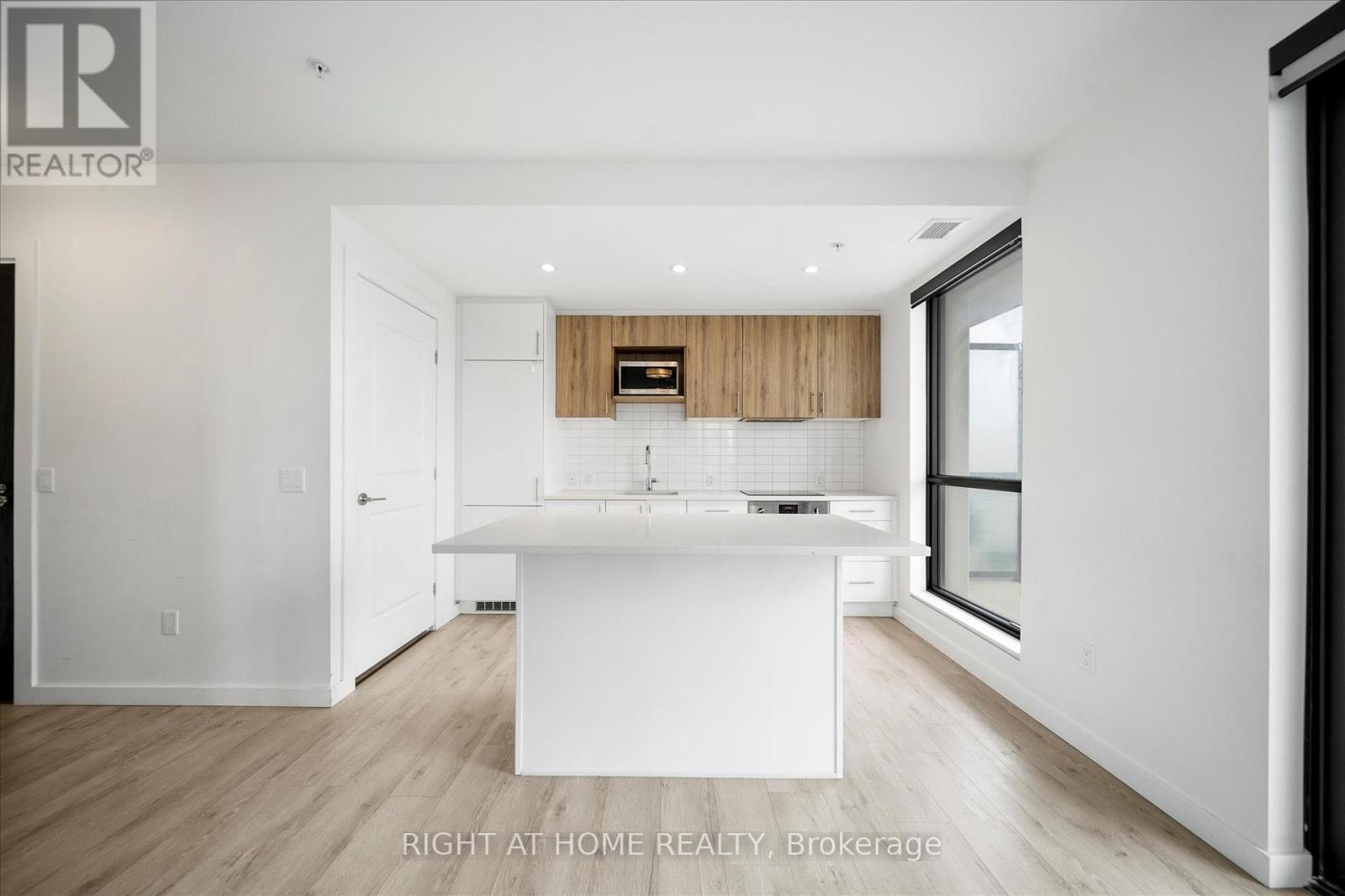 1214 - 181 KING STREET S