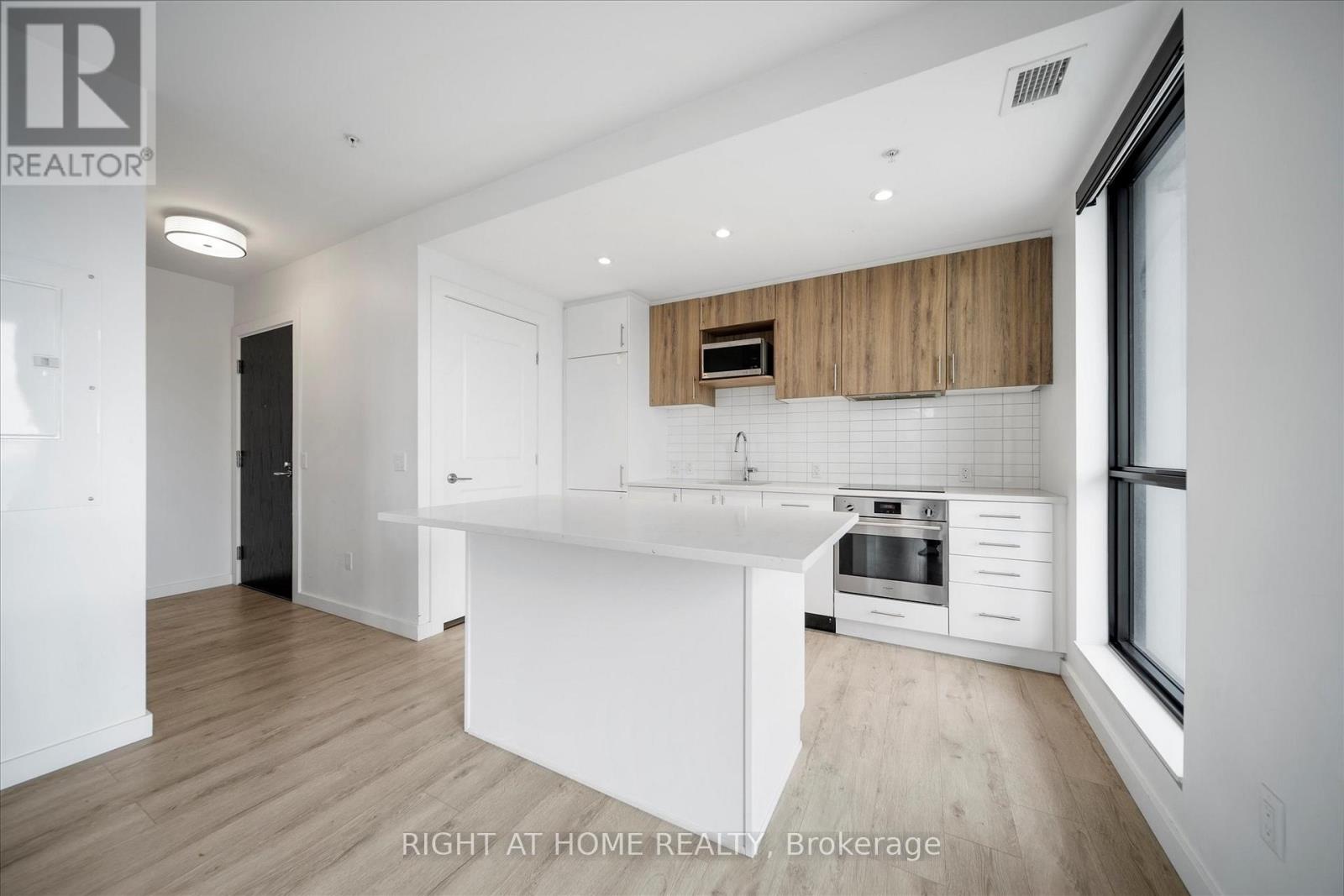 1214 - 181 KING STREET S