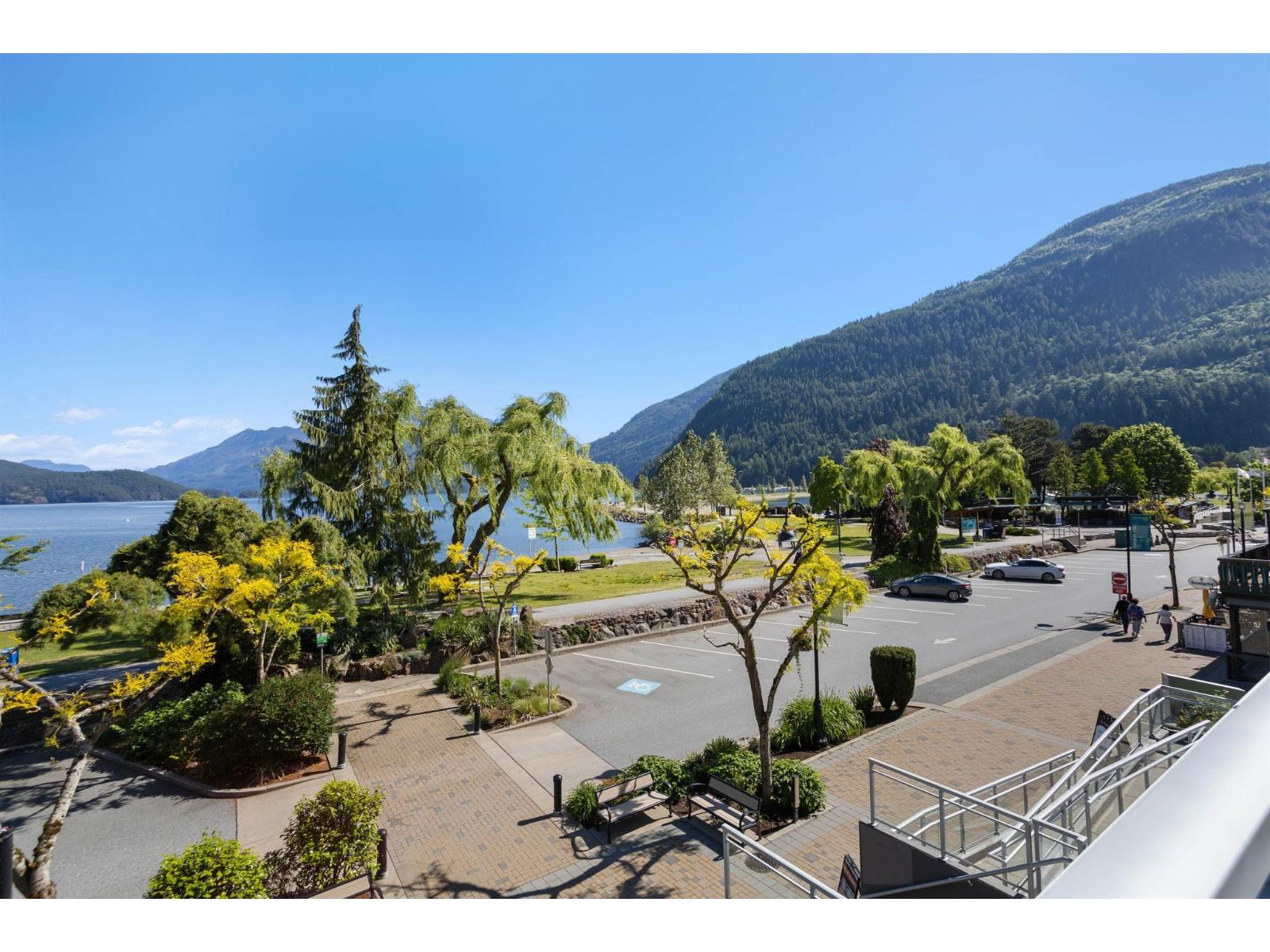 212C 160 ESPLANADE AVENUE|Harrison Hot Springs