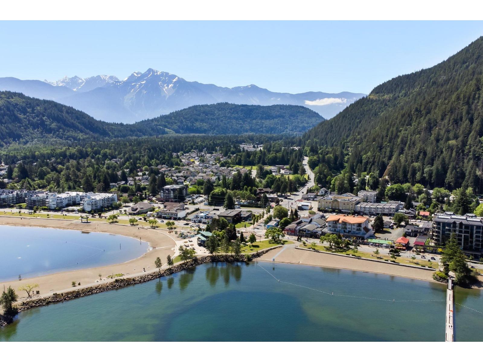 212C 160 ESPLANADE AVENUE|Harrison Hot Springs