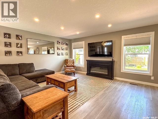482 Russell CRESCENT