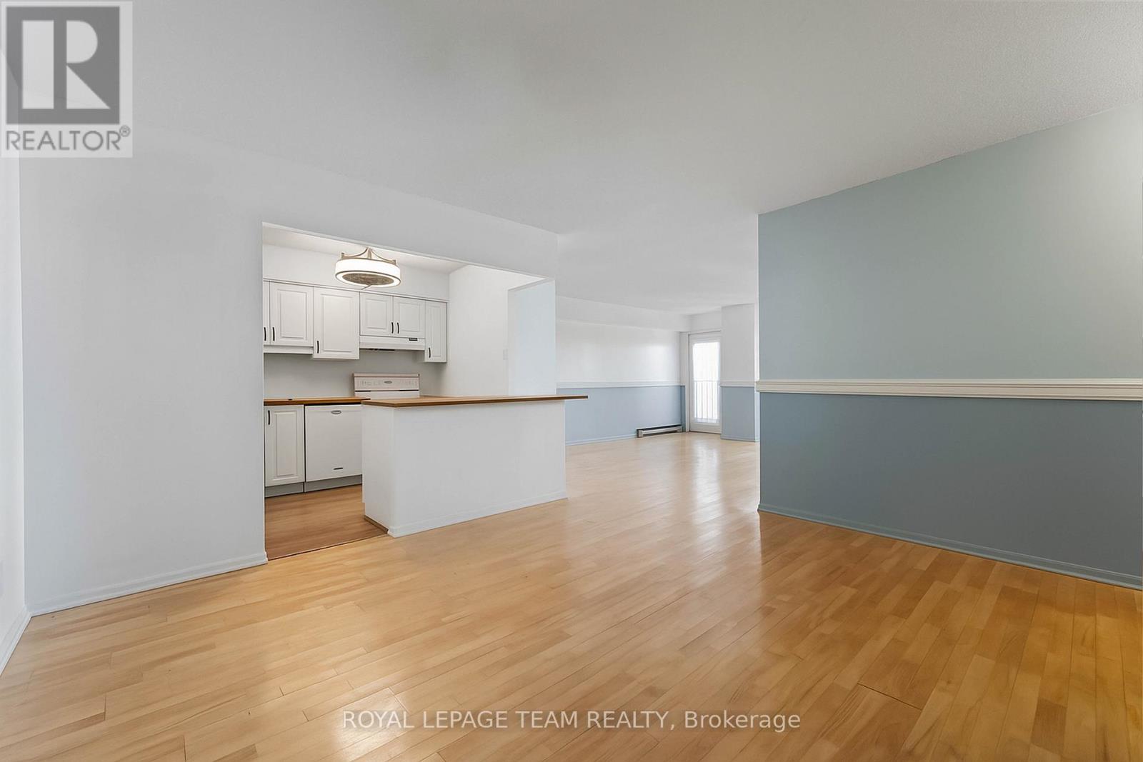 606 - 158C MCARTHUR AVENUE