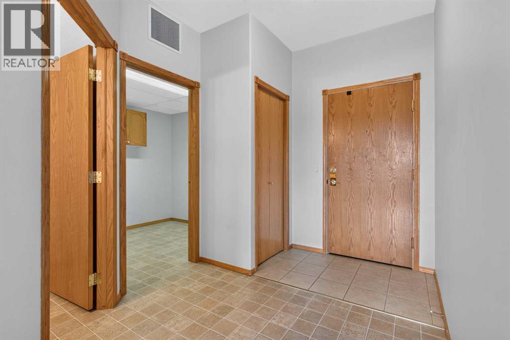 325, 728 Country Hills Road NW