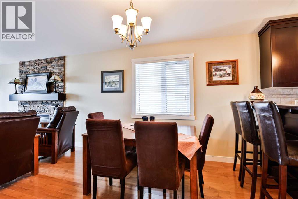 111 Firelight Way W
