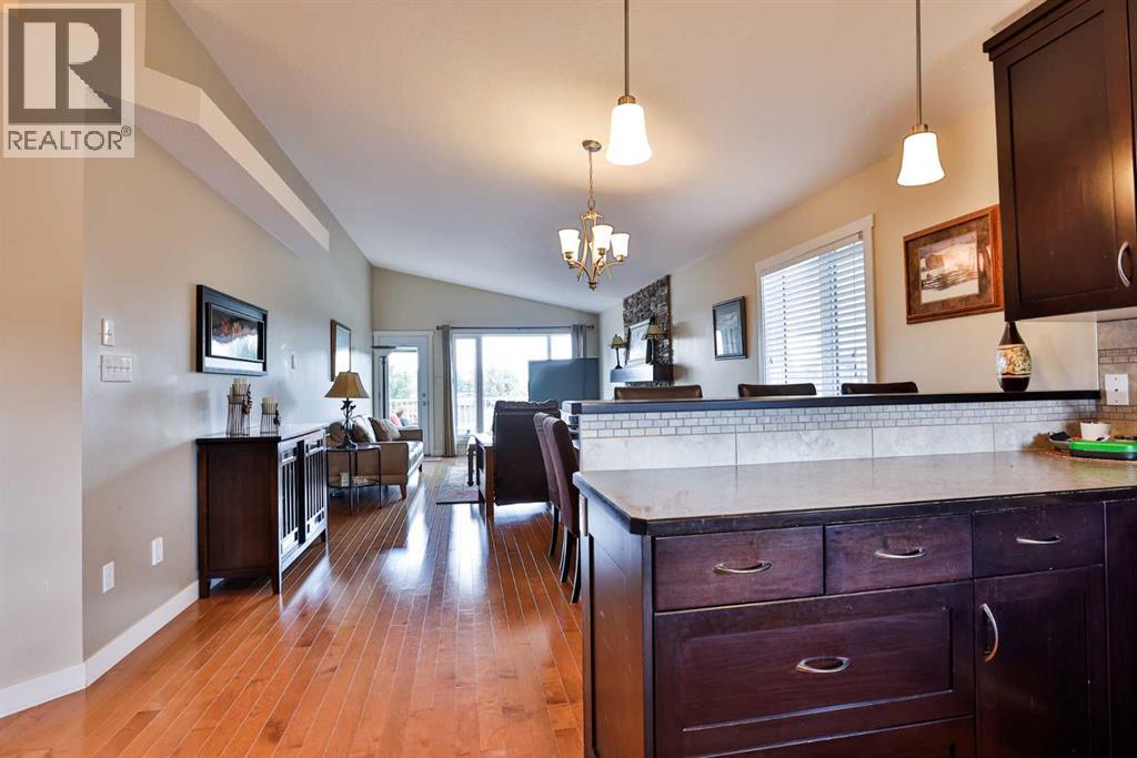111 Firelight Way W