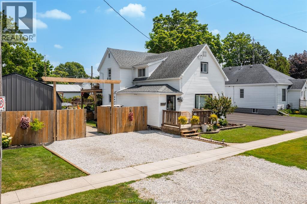 Photo 1 of 50 — 31 FORHAN STREET, Wallaceburg, ON N8A3S4