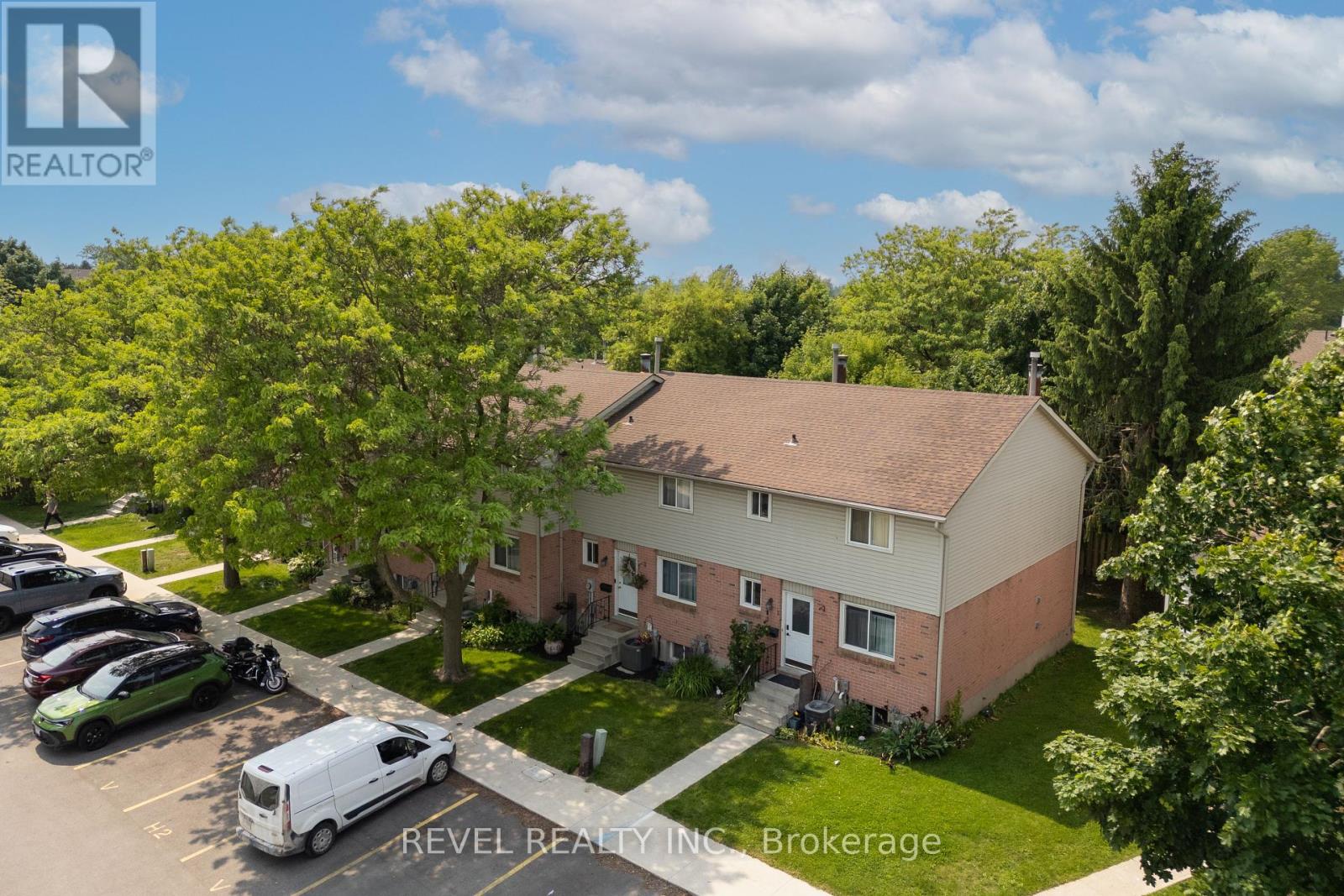 2 - 486 SPRINGBANK AVENUE N