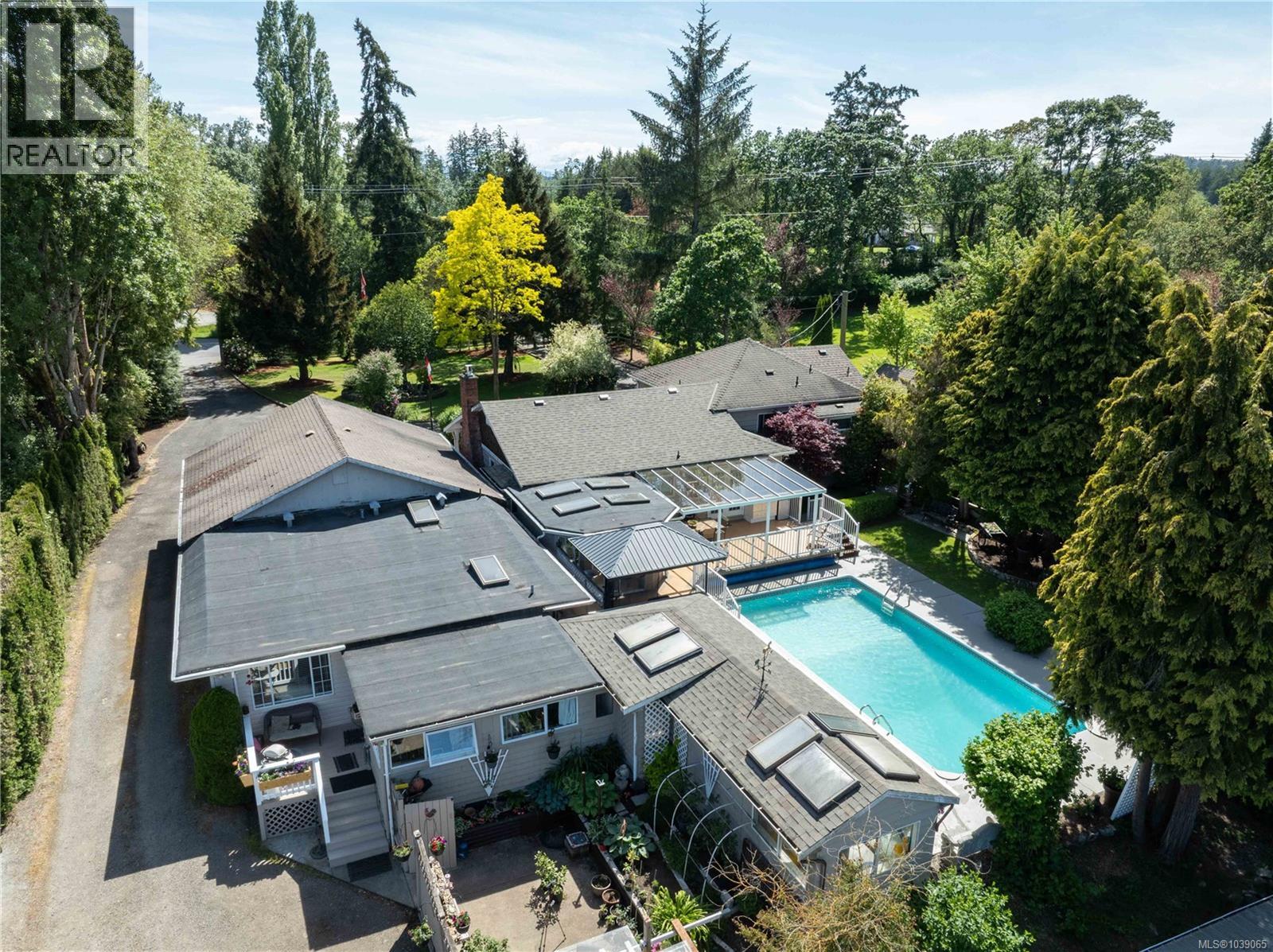 1568 Burnside Rd W
