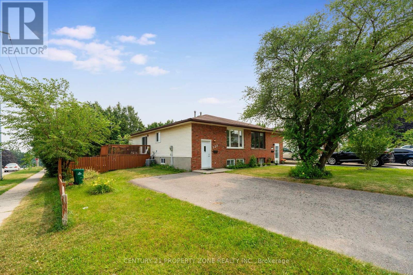 137 NICKOLAS CRESCENT