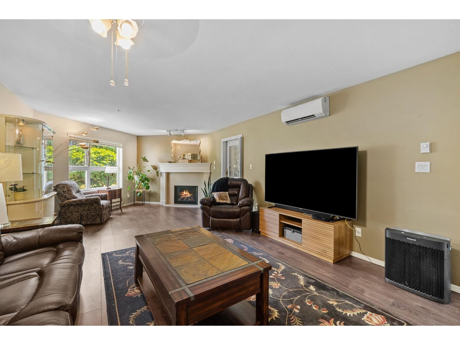 106 3172 GLADWIN ROAD