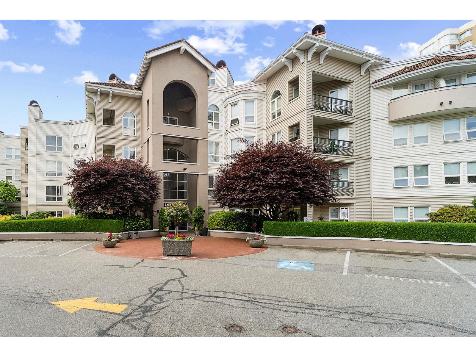 106 3172 GLADWIN ROAD