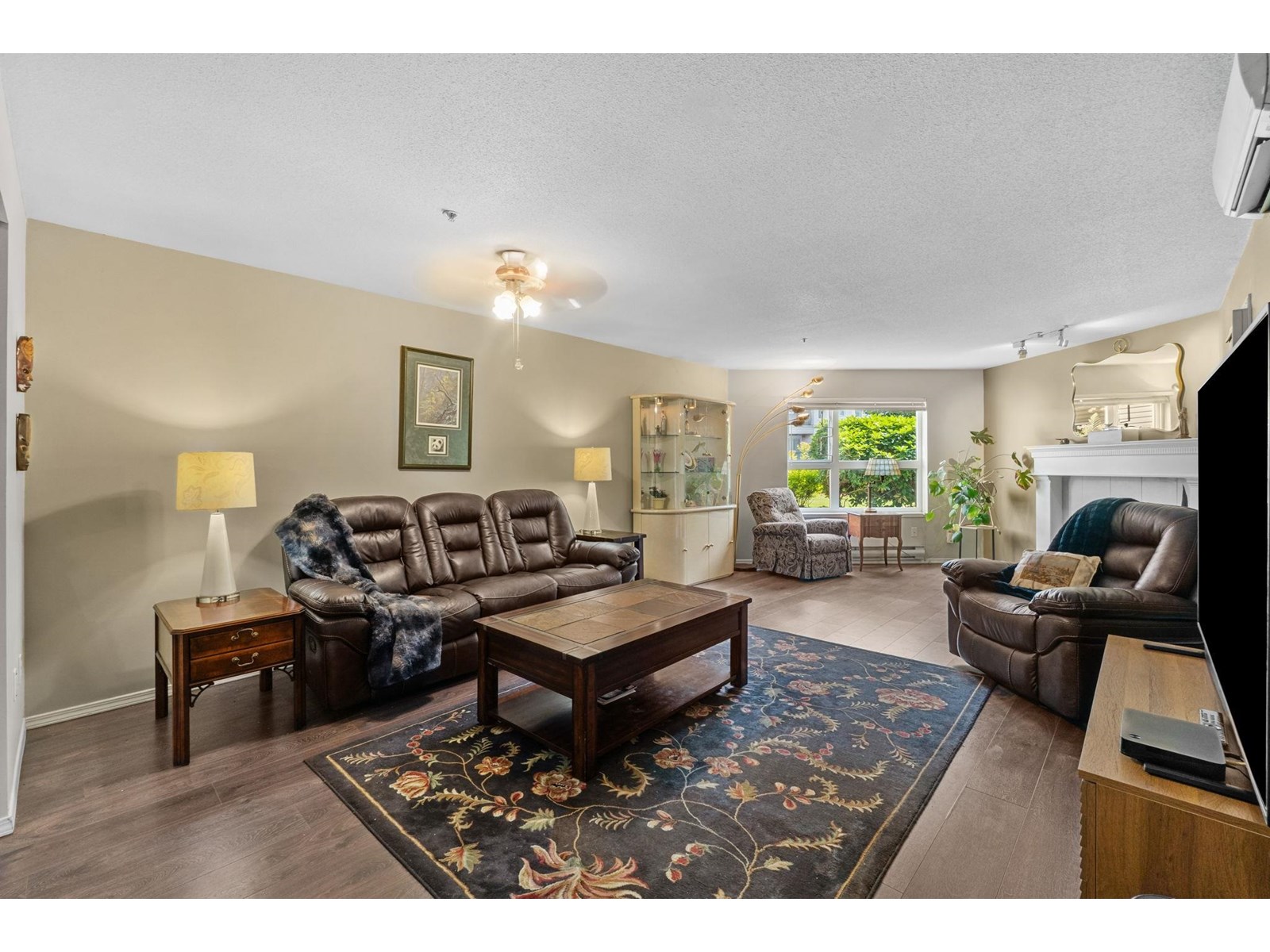 106 3172 GLADWIN ROAD