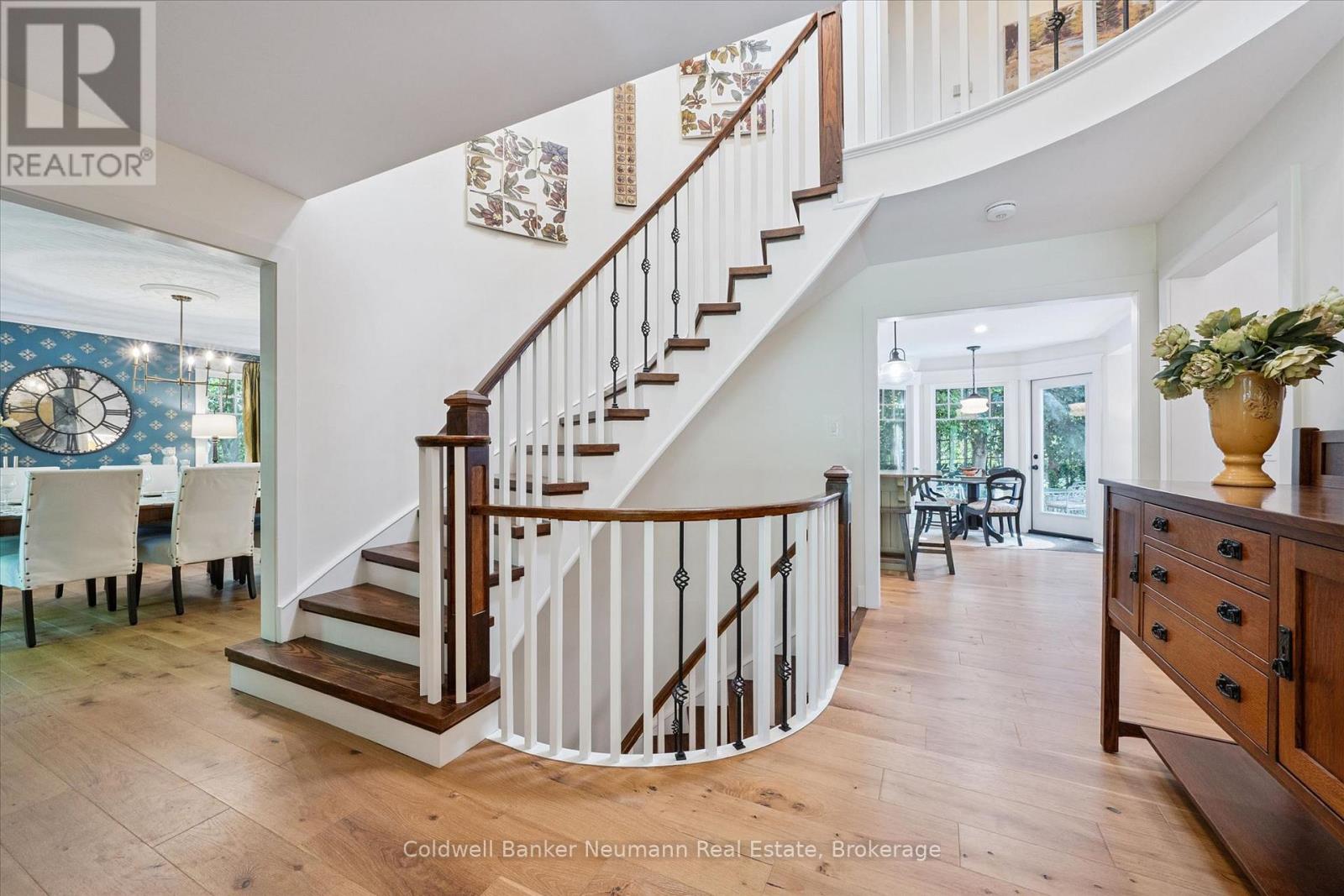 35 MONTICELLO CRESCENT