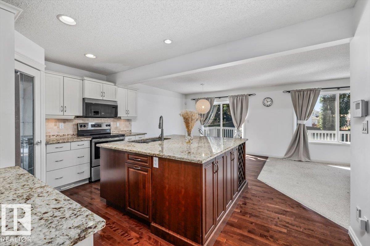 2407 HAGEN WY NW