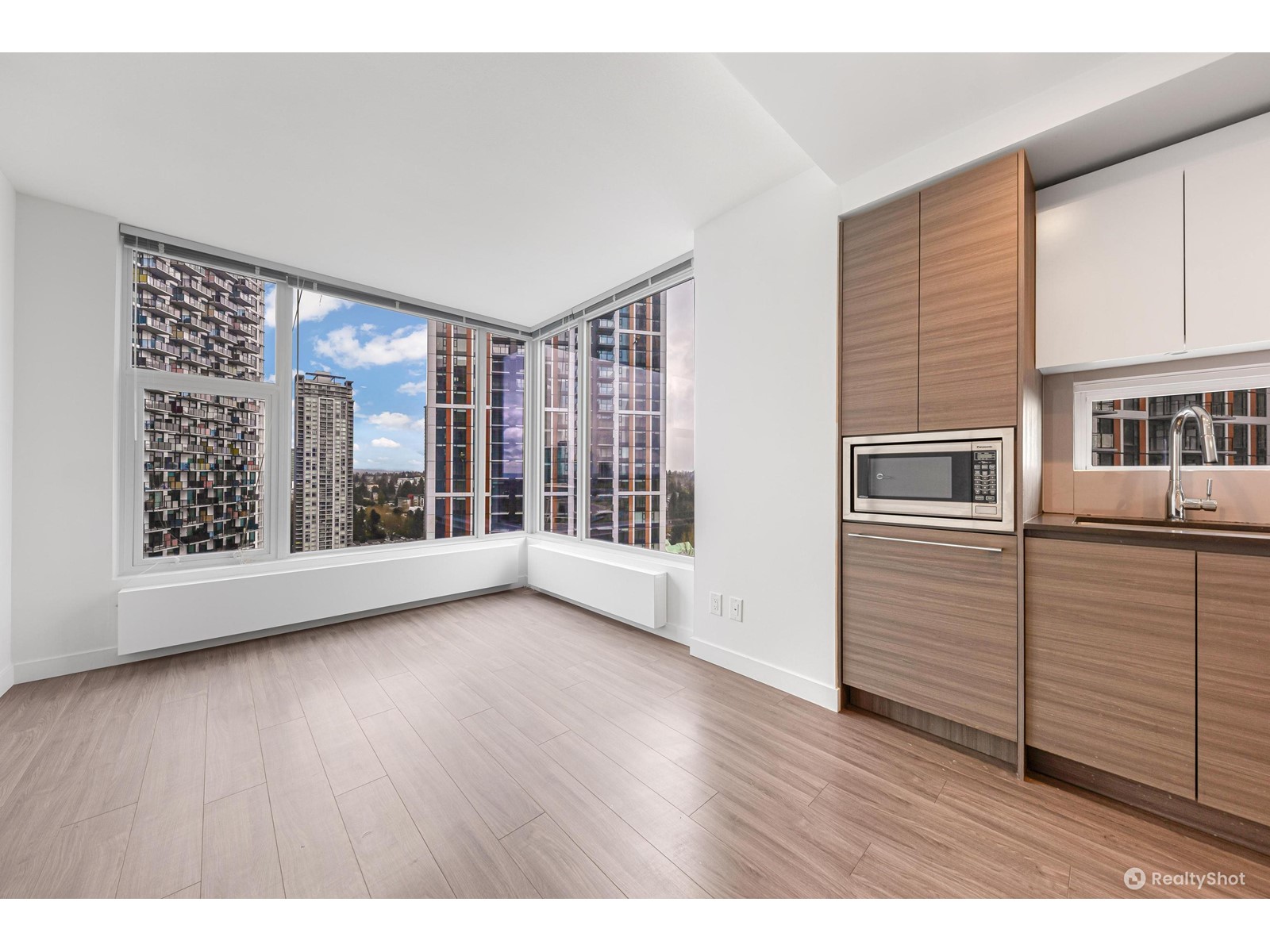 1909 13655 FRASER HIGHWAY