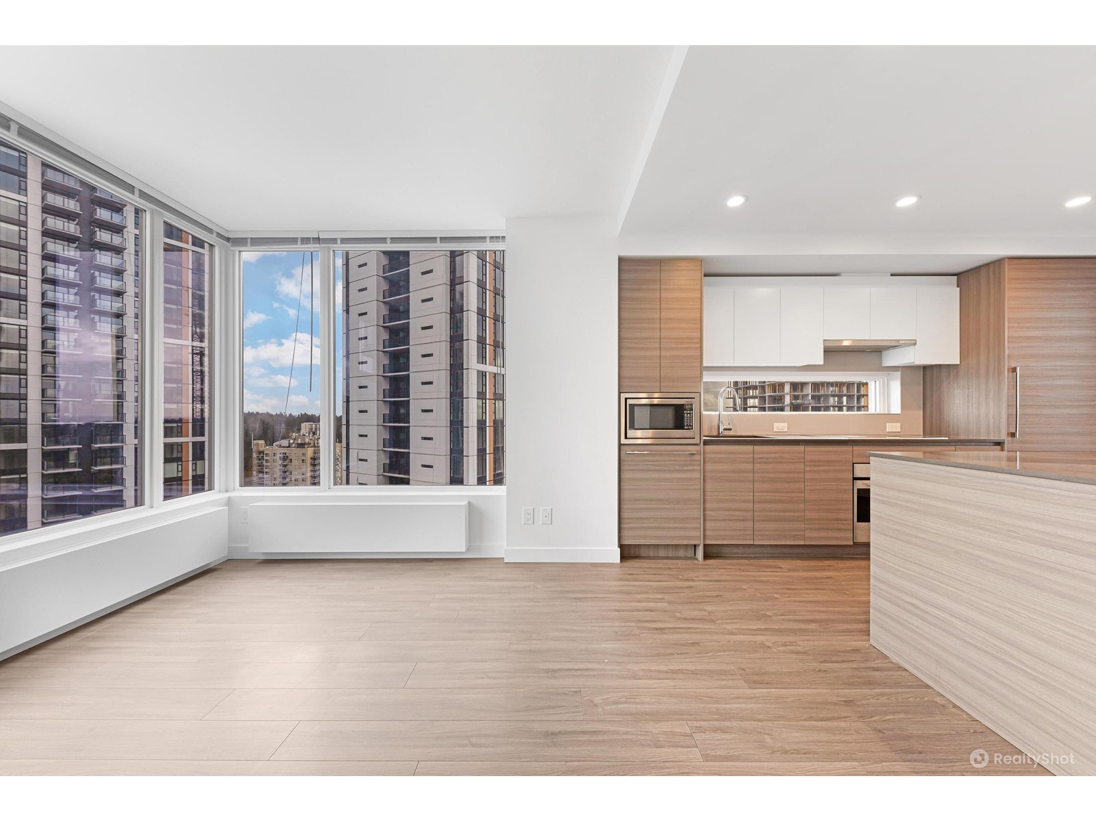 1909 13655 FRASER HIGHWAY