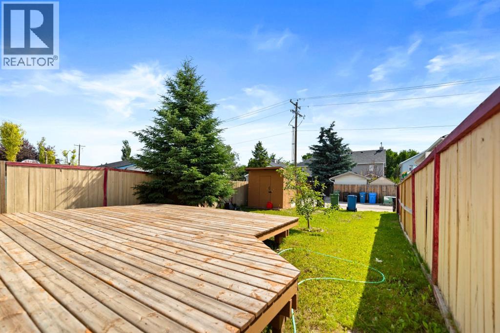 221 Tarington Close NE