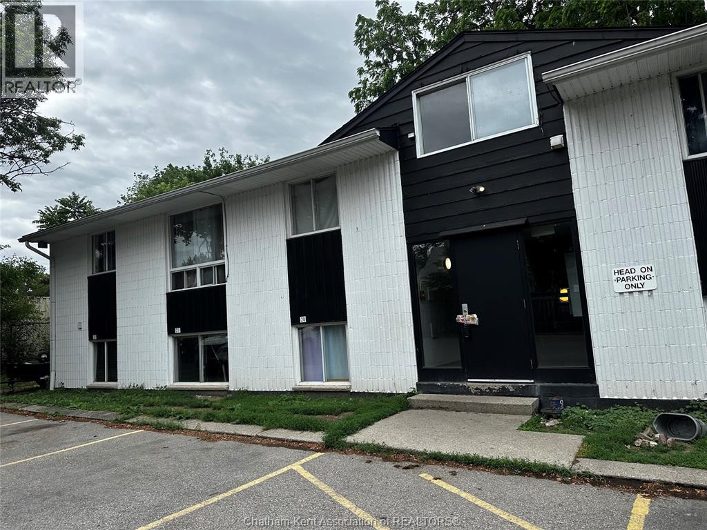 Photo 1 of 11 — 89 Sheldon AVENUE Unit# 22, Chatham, ON N7L3M8