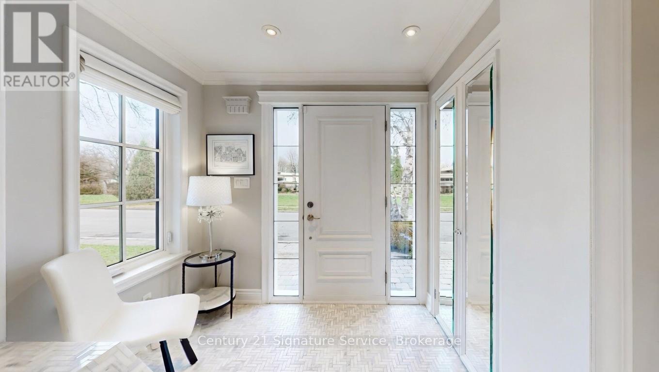 16 FERNDALE CRESCENT