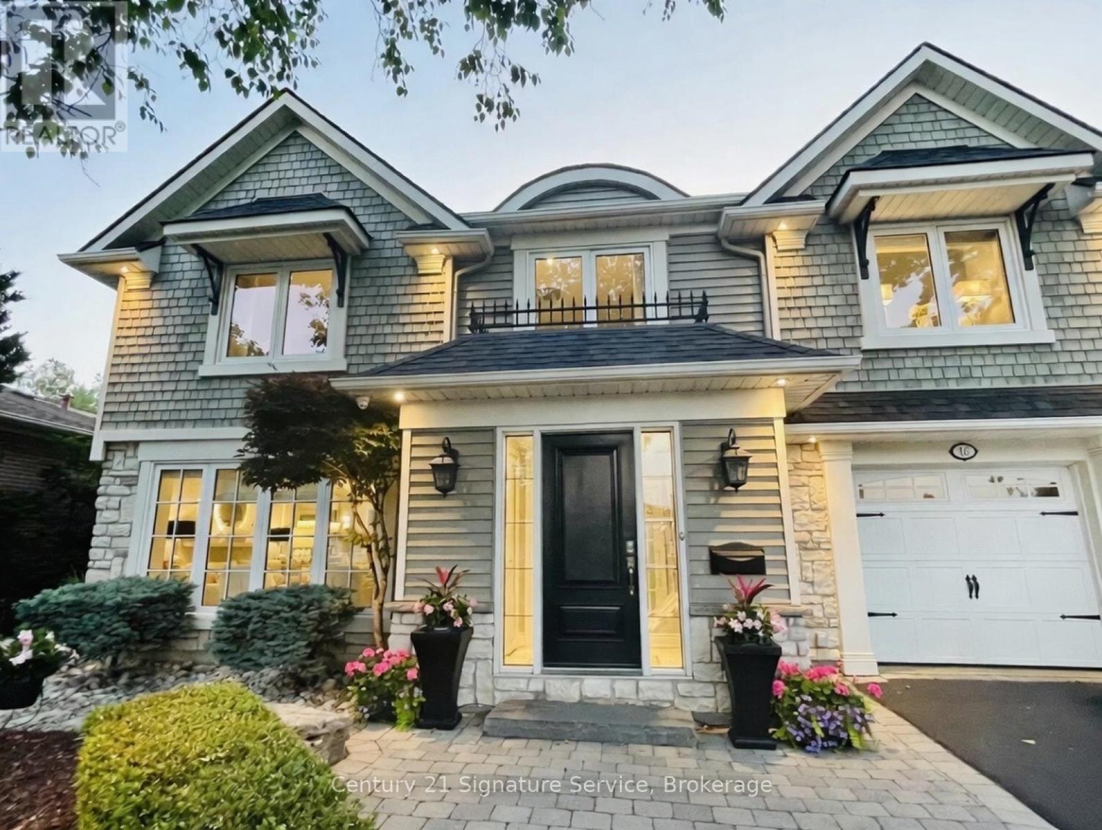 16 FERNDALE CRESCENT