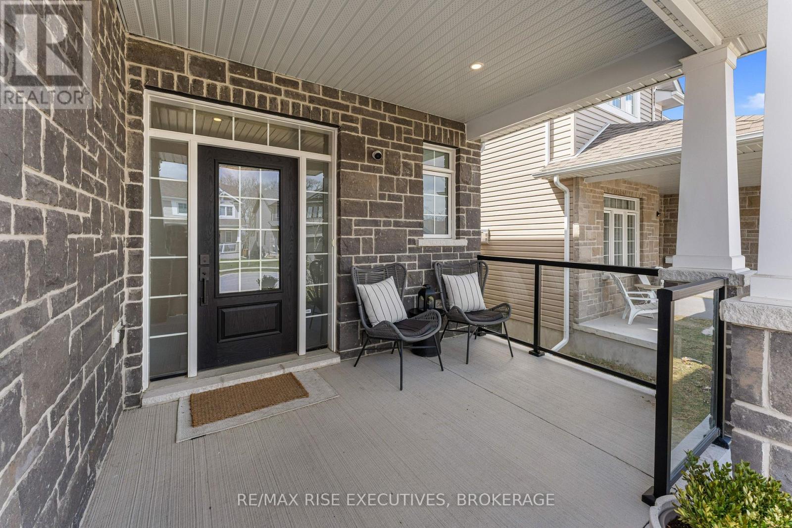 689 HALLOWAY DRIVE