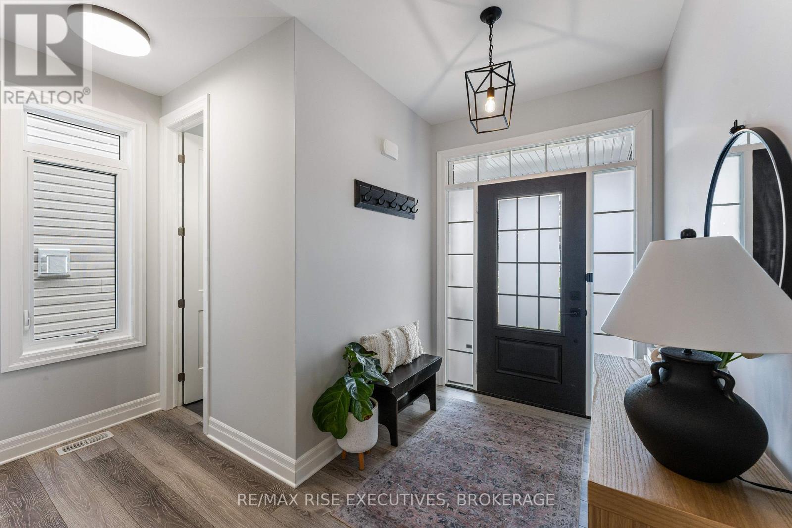689 HALLOWAY DRIVE