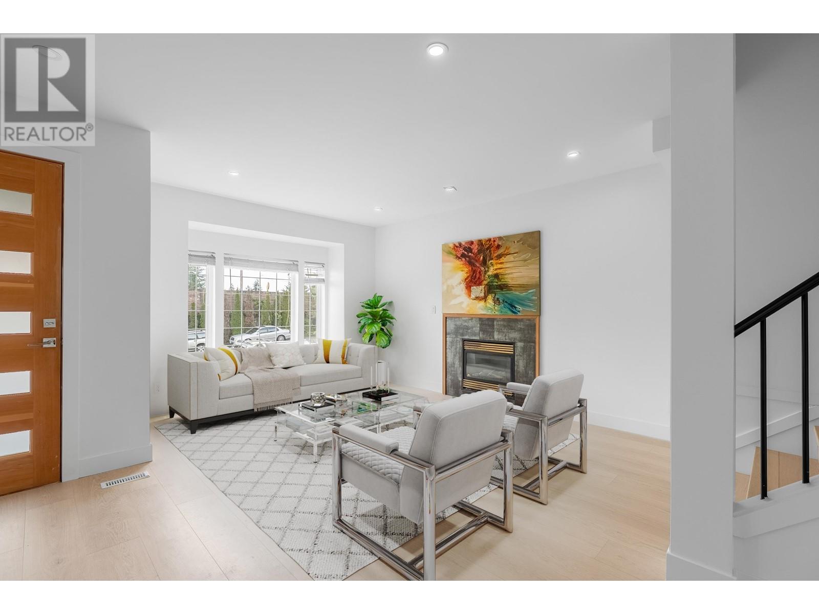 552 W 25TH STREET