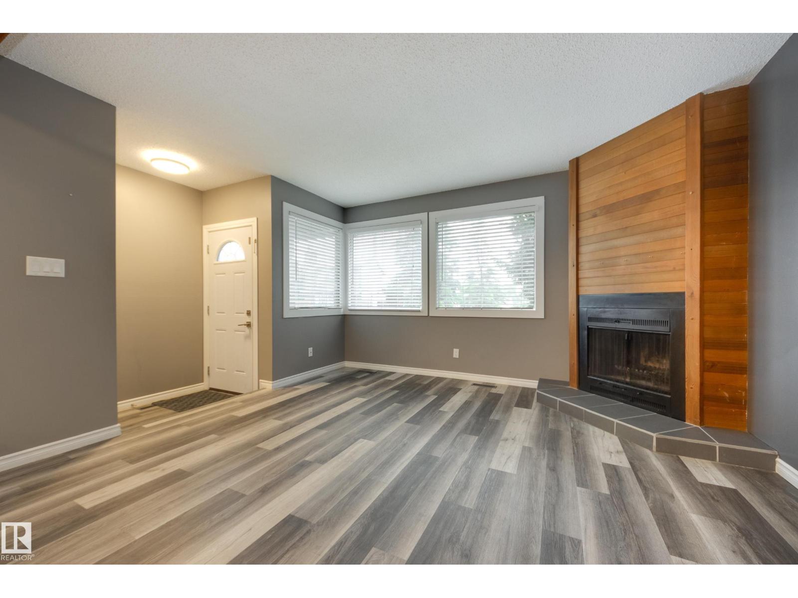 3526 42 AV NW